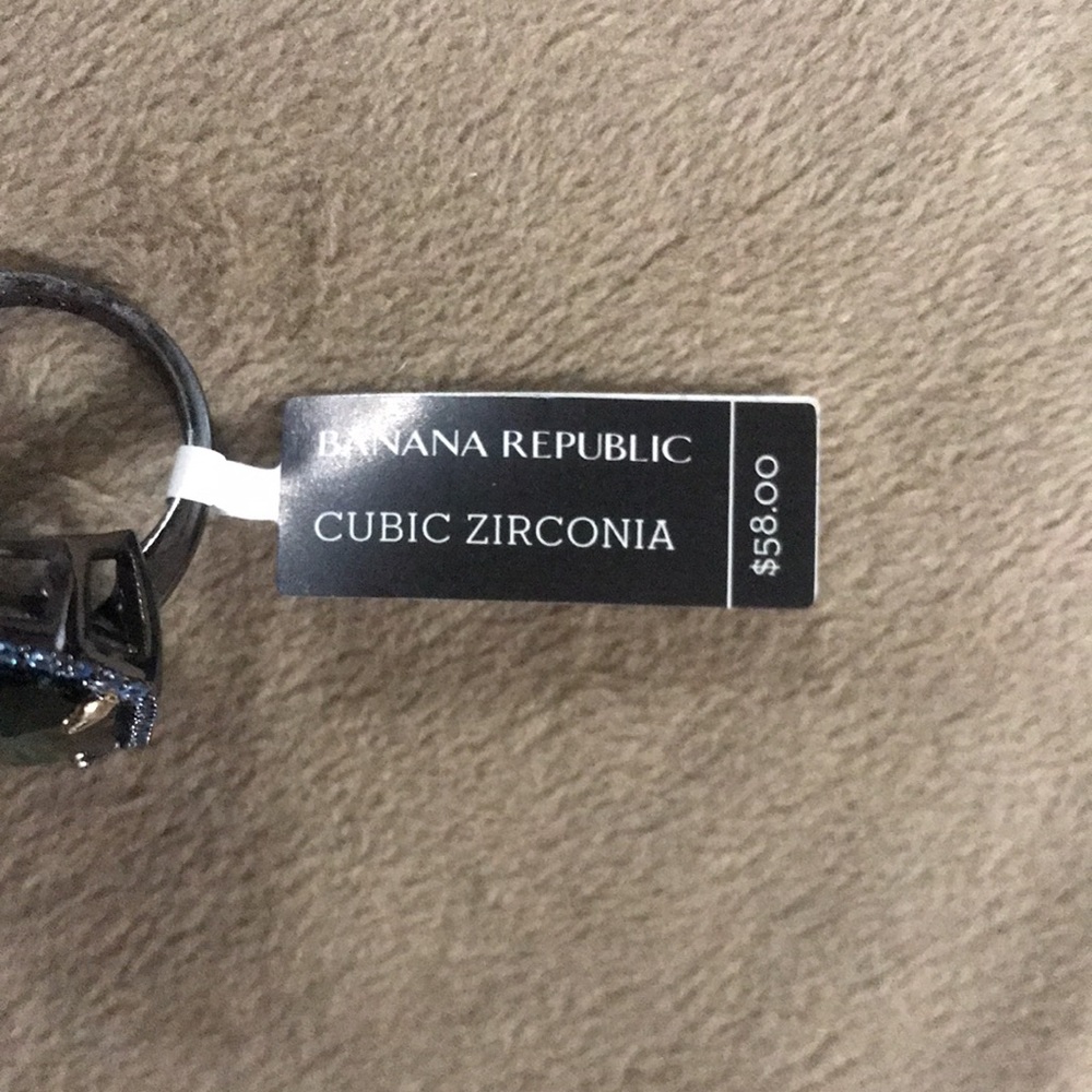 Banana Republic Cocktail Ring - Picture 9 of 10